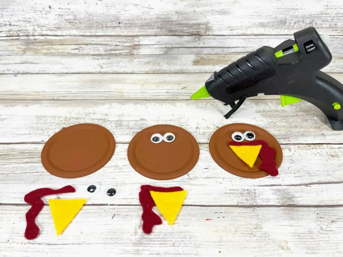 Canning Lid Turkey (Dollar Tree Diy) - Single Girl&amp;#039;S Diy with Easy Felt Turkey Eyes Beak Beard Template